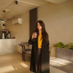 ROSIEYA (BLACK) Essential Lapel Collar Coat By ZRA